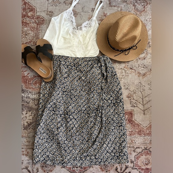 Liz Claiborne Dresses & Skirts - Liz Claiborne floral print skirt